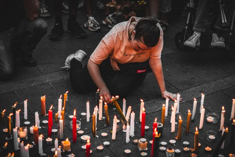 Mourning in Public: How a Decade of Social Media Transformed American Grief Into a Shared Performance